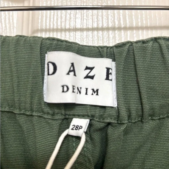 NWT DAZE DENIM Petite Villa Pant in Bronze Green Daisy - Picture 6 of 10